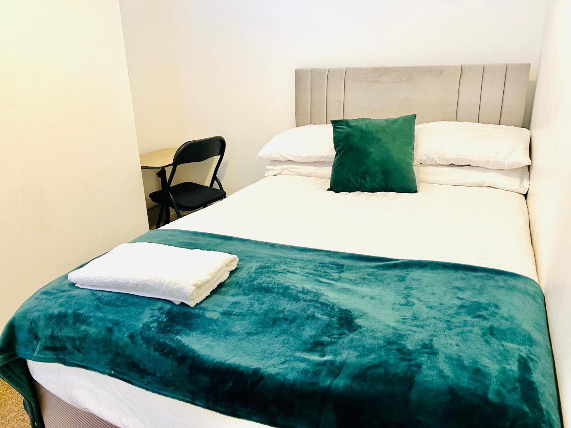 The Coral Guest House 1 Fratton Park พอร์ตสมัธ ภายนอก รูปภาพ