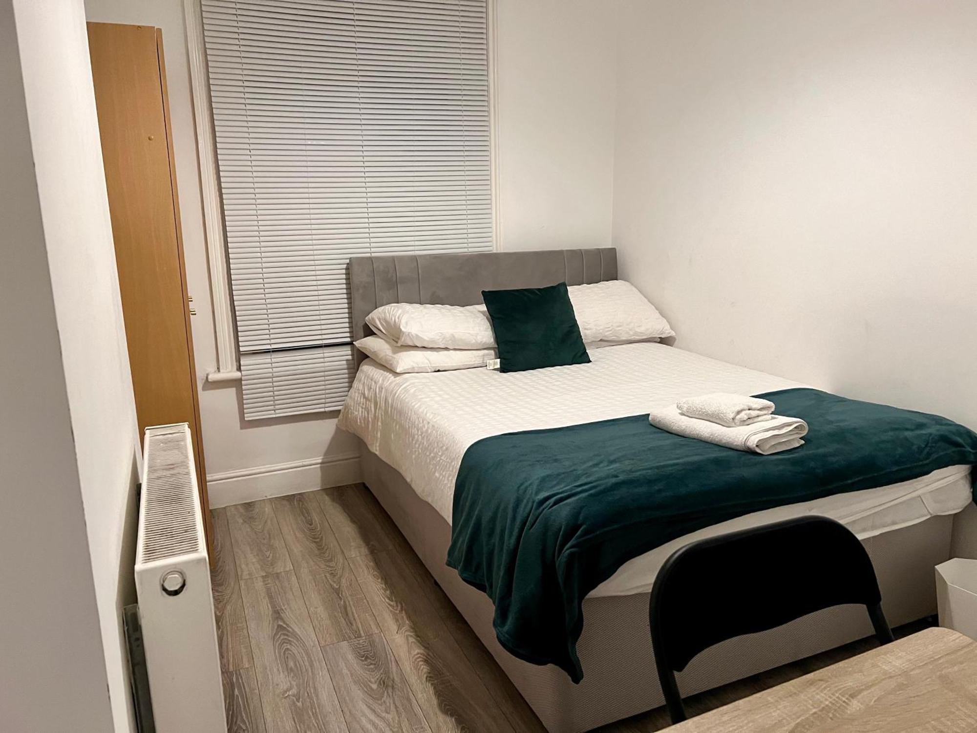 The Coral Guest House 1 Fratton Park พอร์ตสมัธ ภายนอก รูปภาพ