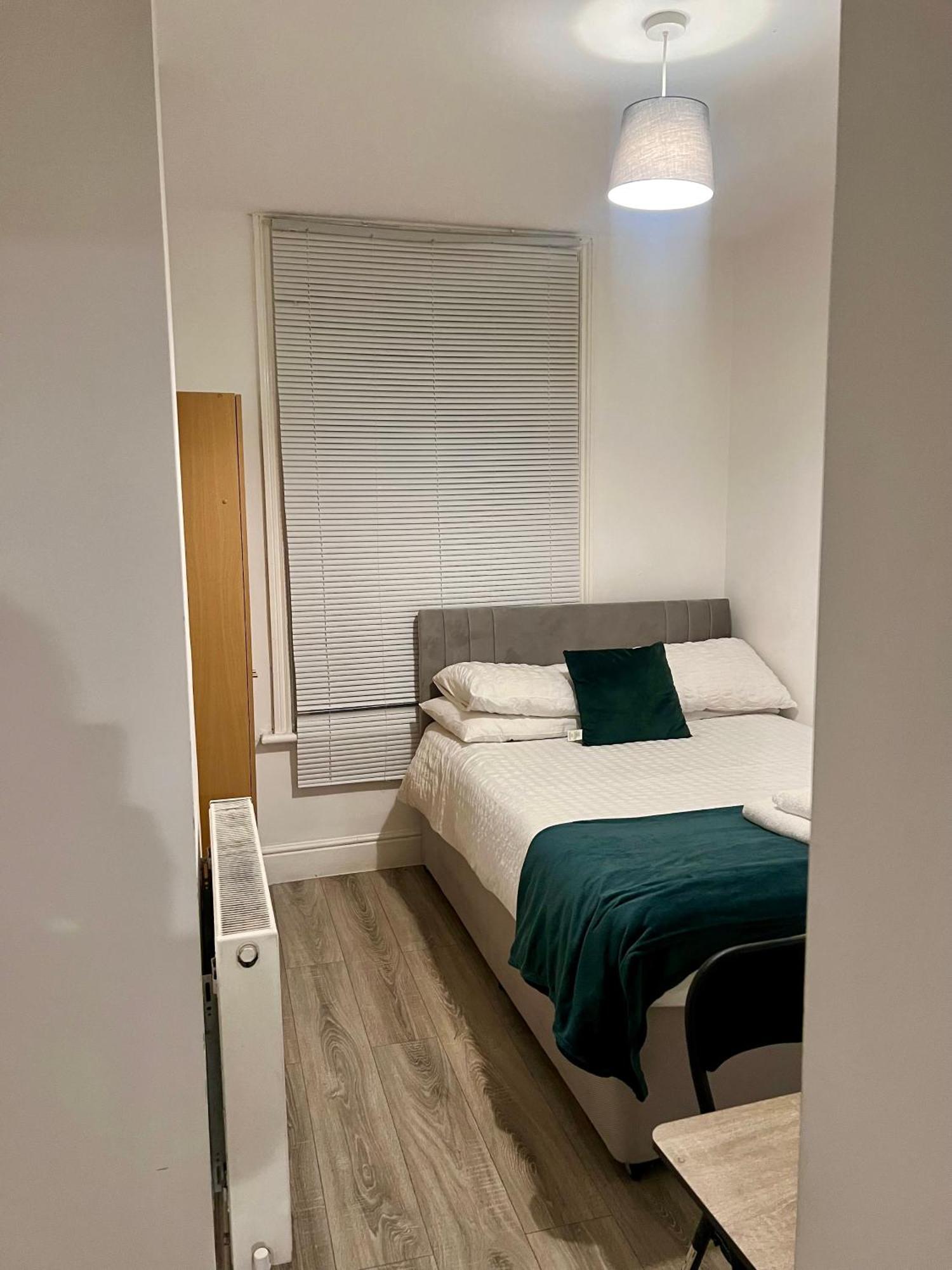 The Coral Guest House 1 Fratton Park พอร์ตสมัธ ภายนอก รูปภาพ