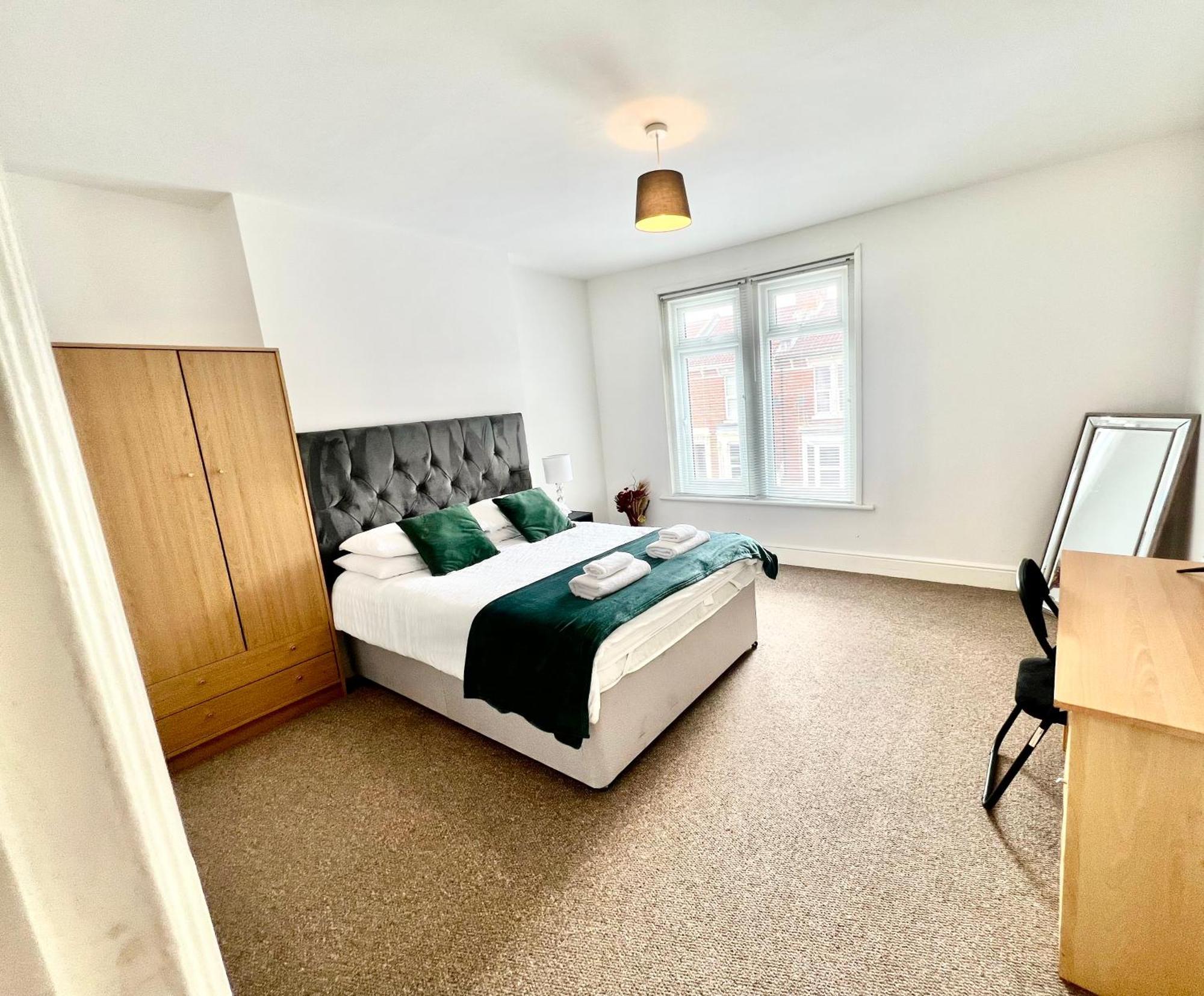 The Coral Guest House 1 Fratton Park พอร์ตสมัธ ภายนอก รูปภาพ