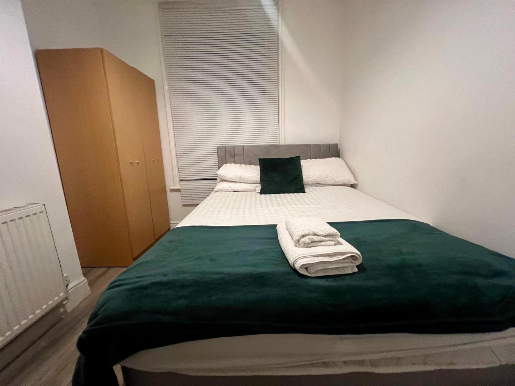 The Coral Guest House 1 Fratton Park พอร์ตสมัธ ภายนอก รูปภาพ