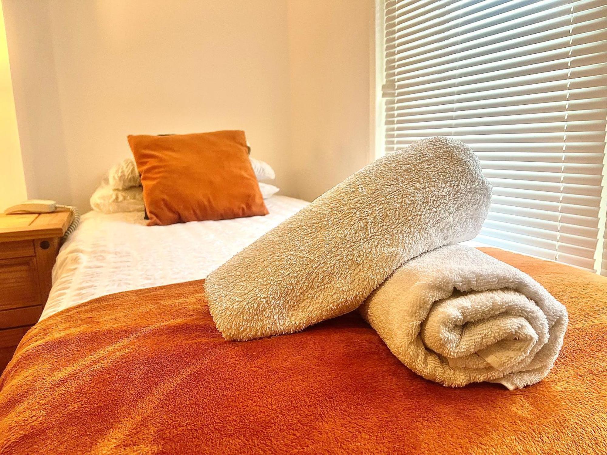 The Coral Guest House 1 Fratton Park พอร์ตสมัธ ภายนอก รูปภาพ