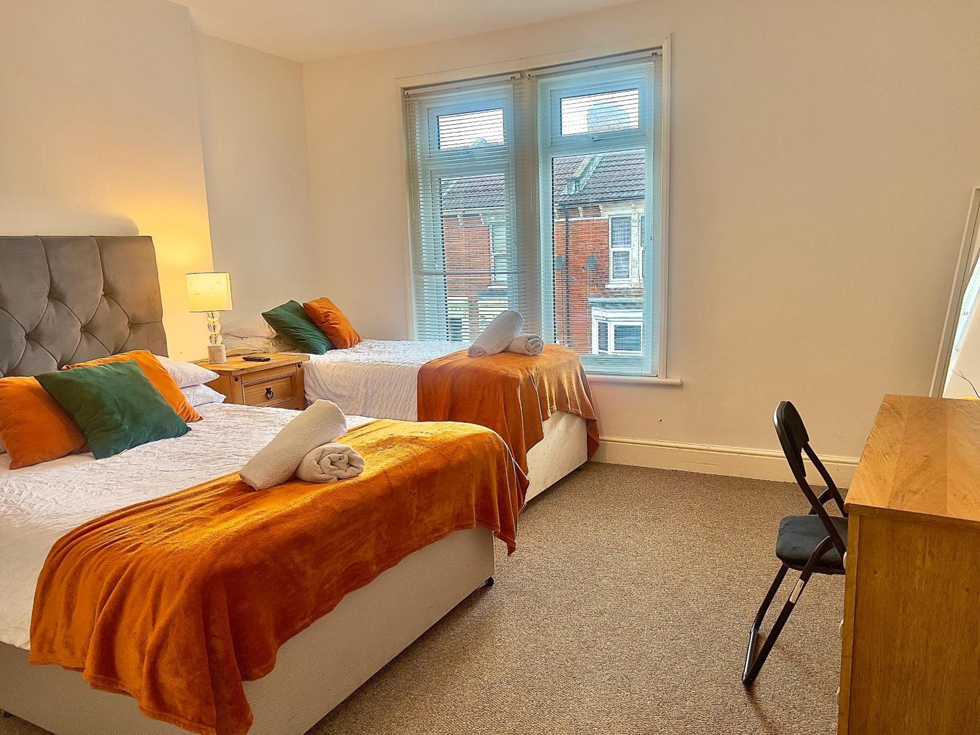 The Coral Guest House 1 Fratton Park พอร์ตสมัธ ภายนอก รูปภาพ
